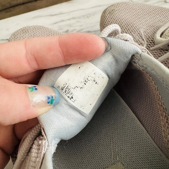 New Balance Womens Fresh Foam ROAV V2 Shoes Gray Running Size 7.5 - Picture 9 of 9